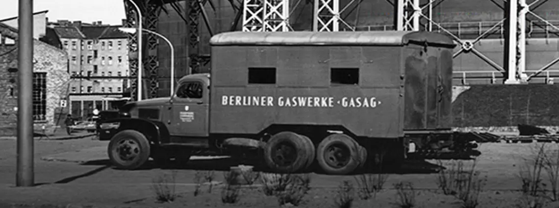 Auto mit Berliner Gaswerke GASAG Schriftzug