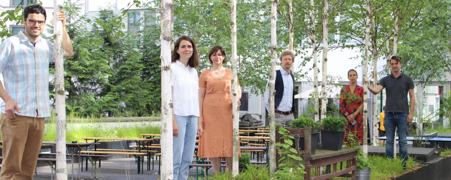 Der Beirat der Aktion Umwelteuro, drei Frauen und drei Männer, stehen zusammen