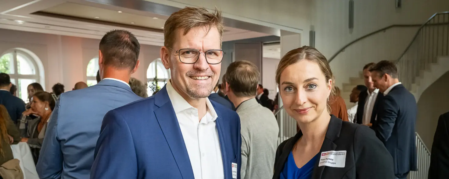 1Gunnar Willhelm und Thea Dymke, GASAG Solution Plus beim Deutschen Award für Nachhaltigkeitsprojekte (c) Thomas Ecke; NTV