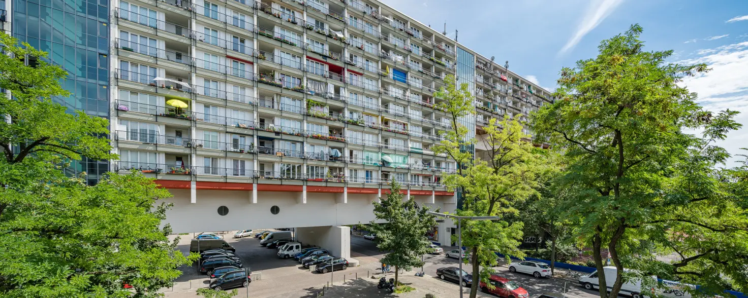 Der denkmalschützte Gebäudekomplex Pallasseum an der Pallasstraße in Berlin-Schöneberg.